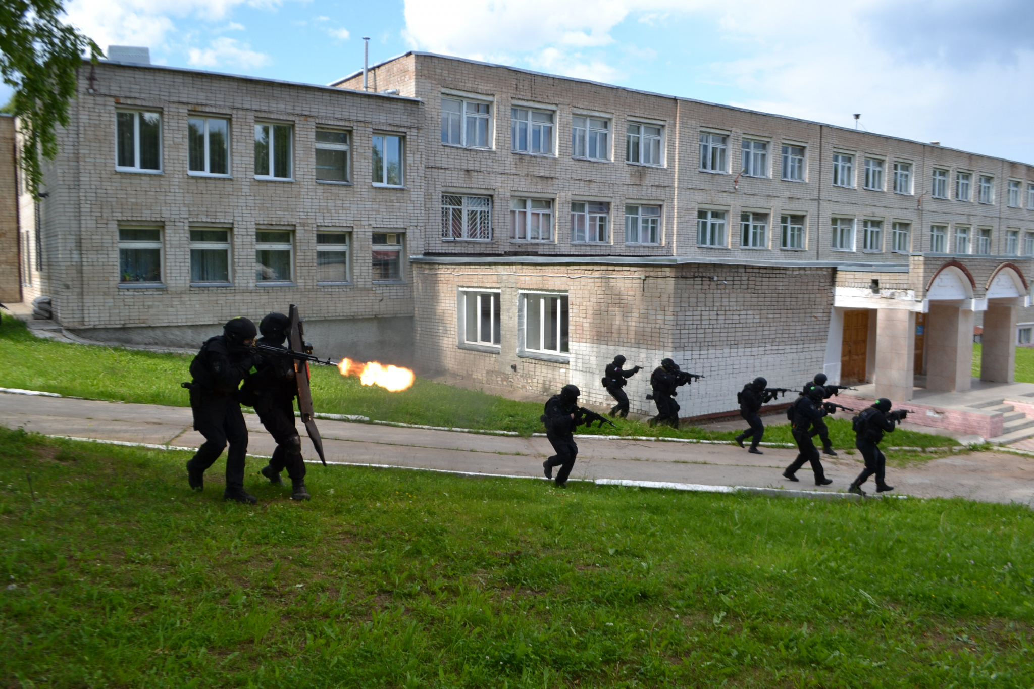 В УФСБ прокомментировали проезд колонны военной техники на улицам Кирова