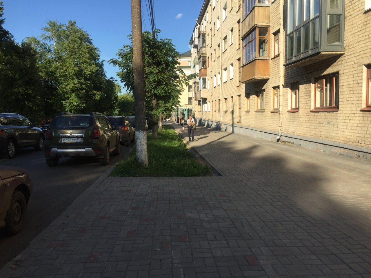 В Кирове обновили тротуар на улице Профсоюзной