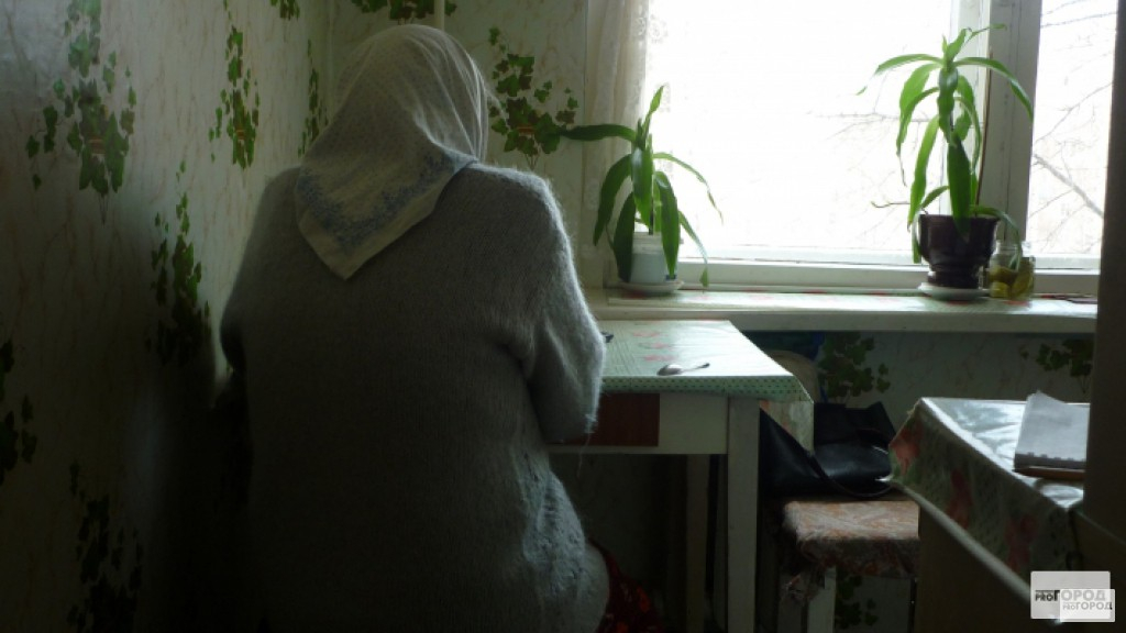 В Кирове запертую мошенницей пенсионерку нашли в ванной спустя 2 дня