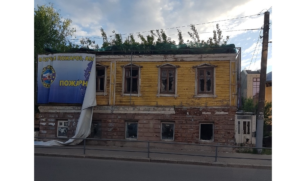 В сгоревшем доме с баннером «МЧС» в центре Кирова откроется кафе