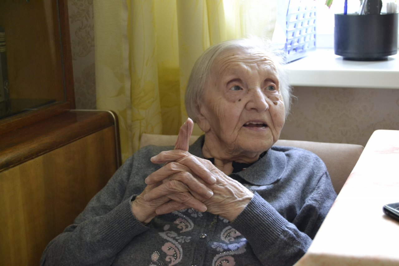 "Мужу 101 год, мы каждый час вместе": 100-летняя кировчанка рассказала историю своей жизни