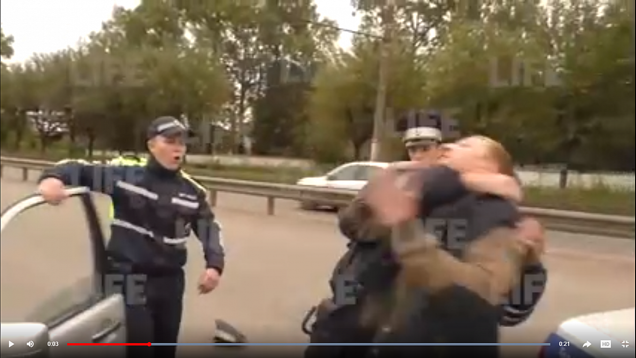 Что обсуждают: грубое задержание полицейских и День ВДВ