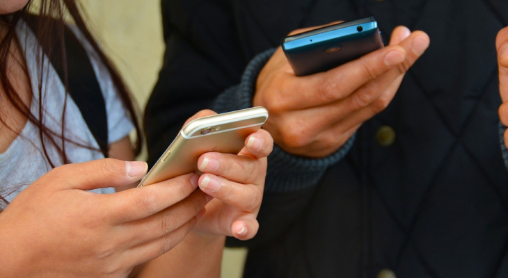 Большинство кировчан поддерживают запрет телефонов в школах