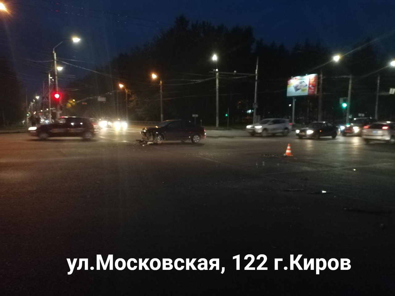 «Чуть левее, и он бы влетел в толпу»: очевидцы о ДТП на Московской, где Mercedes вылетел с дороги
