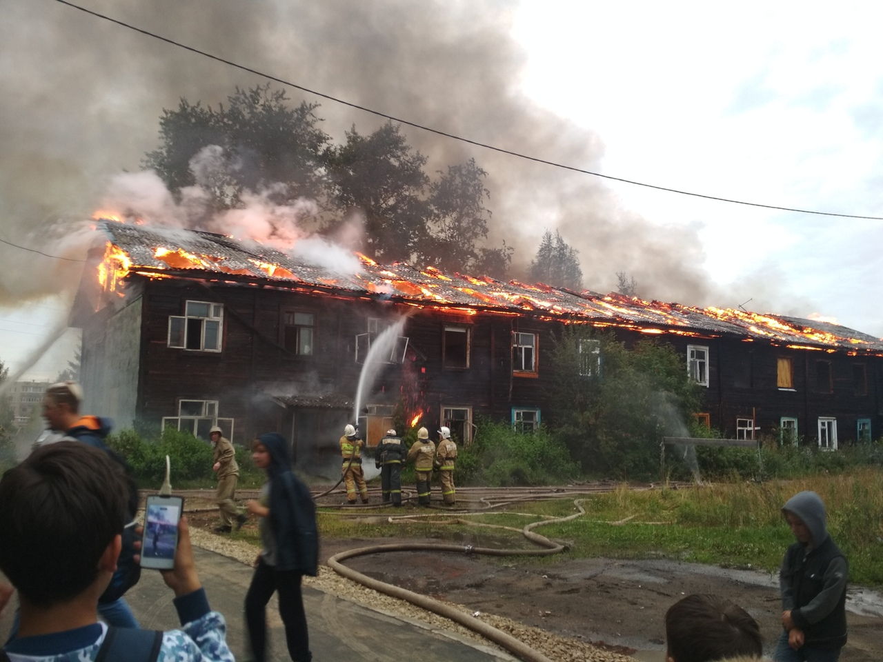 В Кировской области загорелся заброшенный дом
