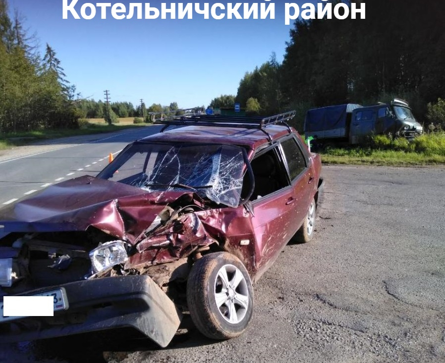 В Кировской области столкнулись ВАЗ и УАЗ, пострадали два ребенка