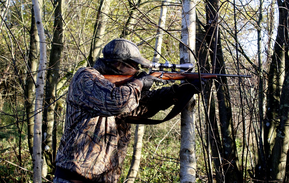 В Кировской области охотник случайно прострелил себе руку