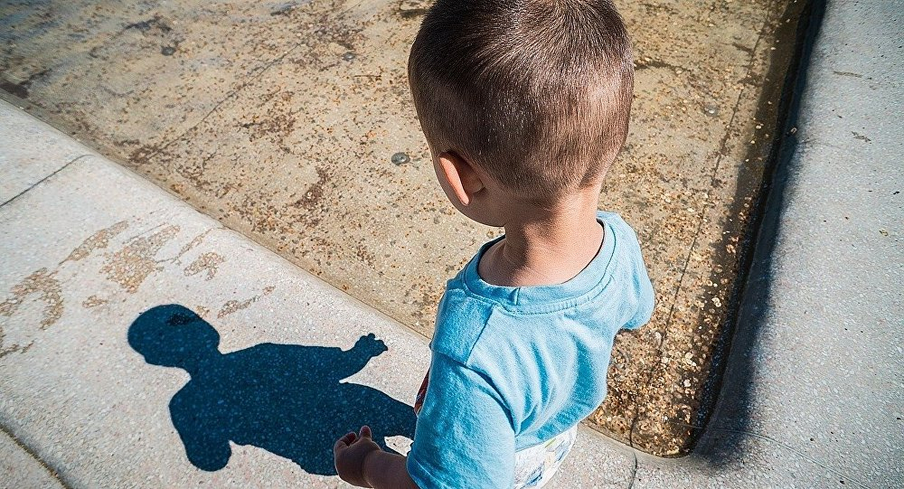 В Нововятске мать оставила 2-летнего ребенка на тротуаре и сбежала