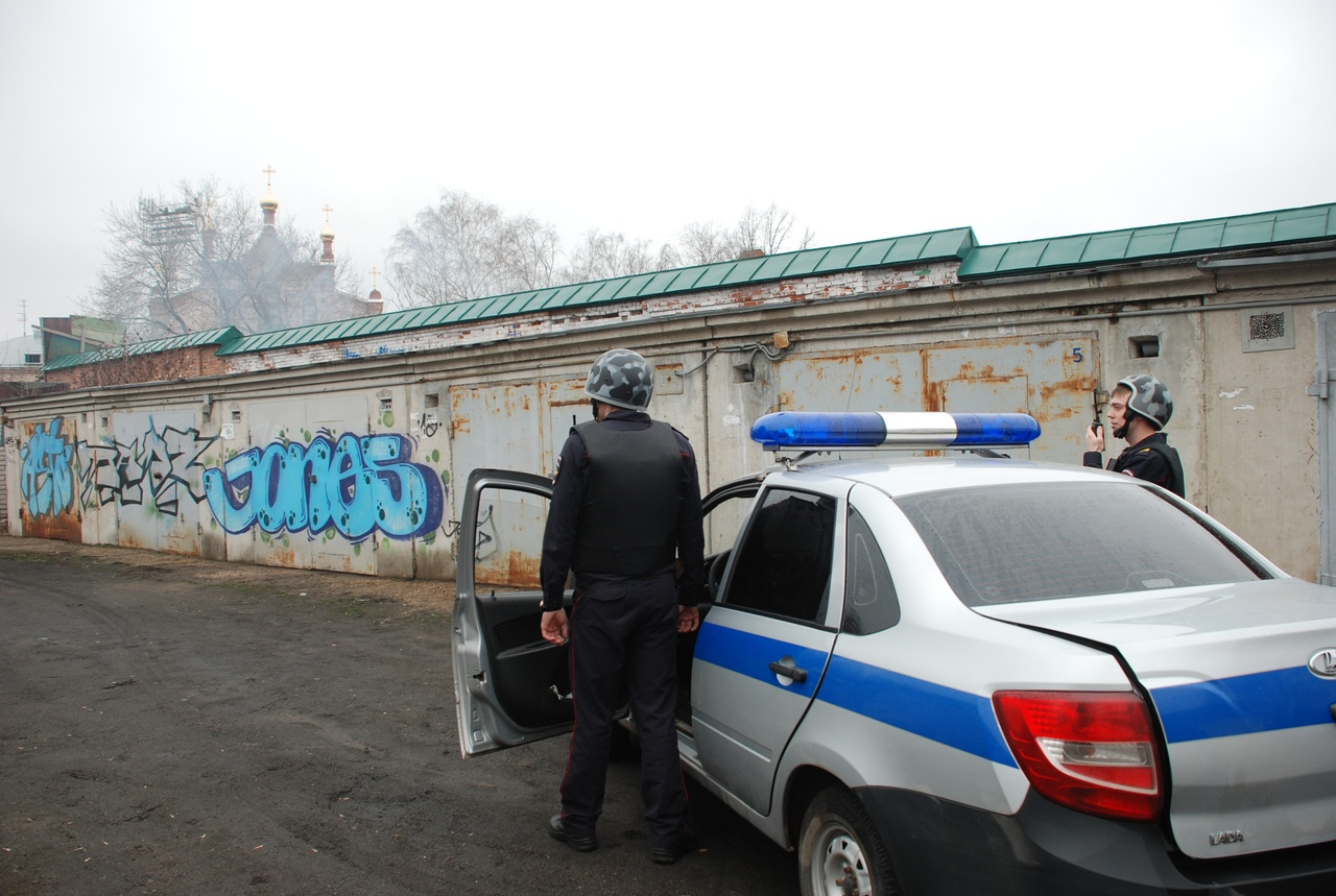 В Кирове на улице задержали двоих вандалов