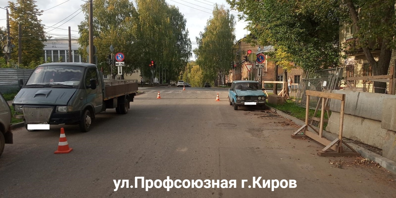В центре Кирова водитель ГАЗа не пропустил "шестерку": есть пострадавшие