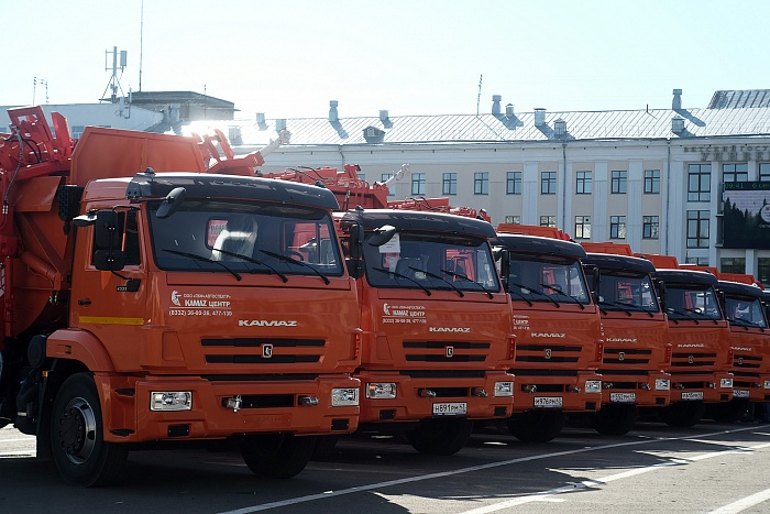 Кировская область получила 18 новых мусоровозов