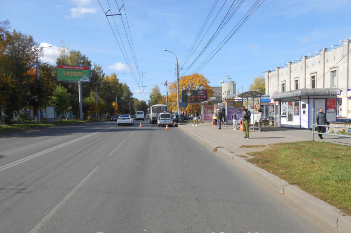 В центре Кирова женщину зажало в дверях автобуса