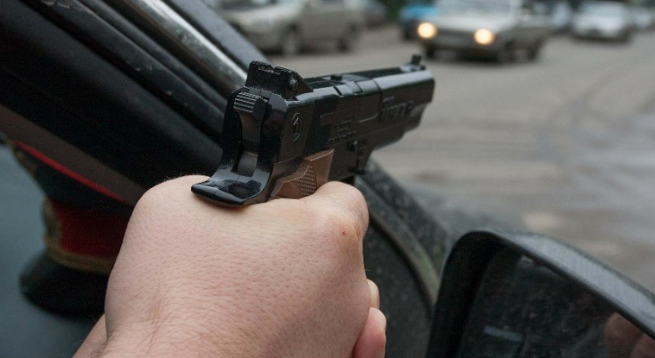 В Кировской области пьяного водителя останавливали стрельбой по колесам