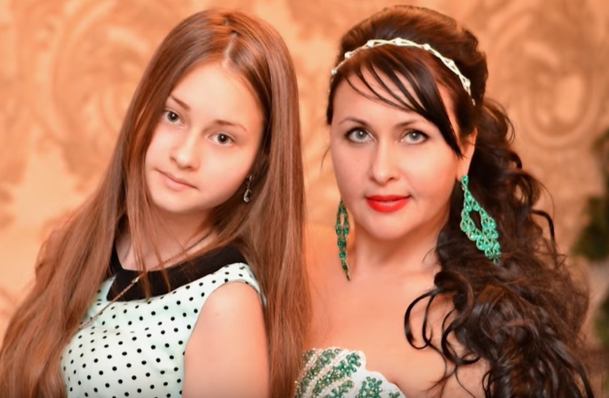 17-летняя дочка уехала с 32-летним хиромантом: историю кировской семьи показали в программе "Дочки-Матери"