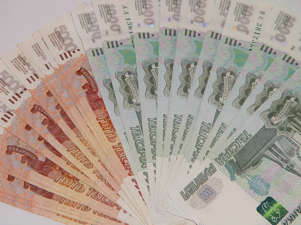 Кировским чиновникам хотят поднять зарплату