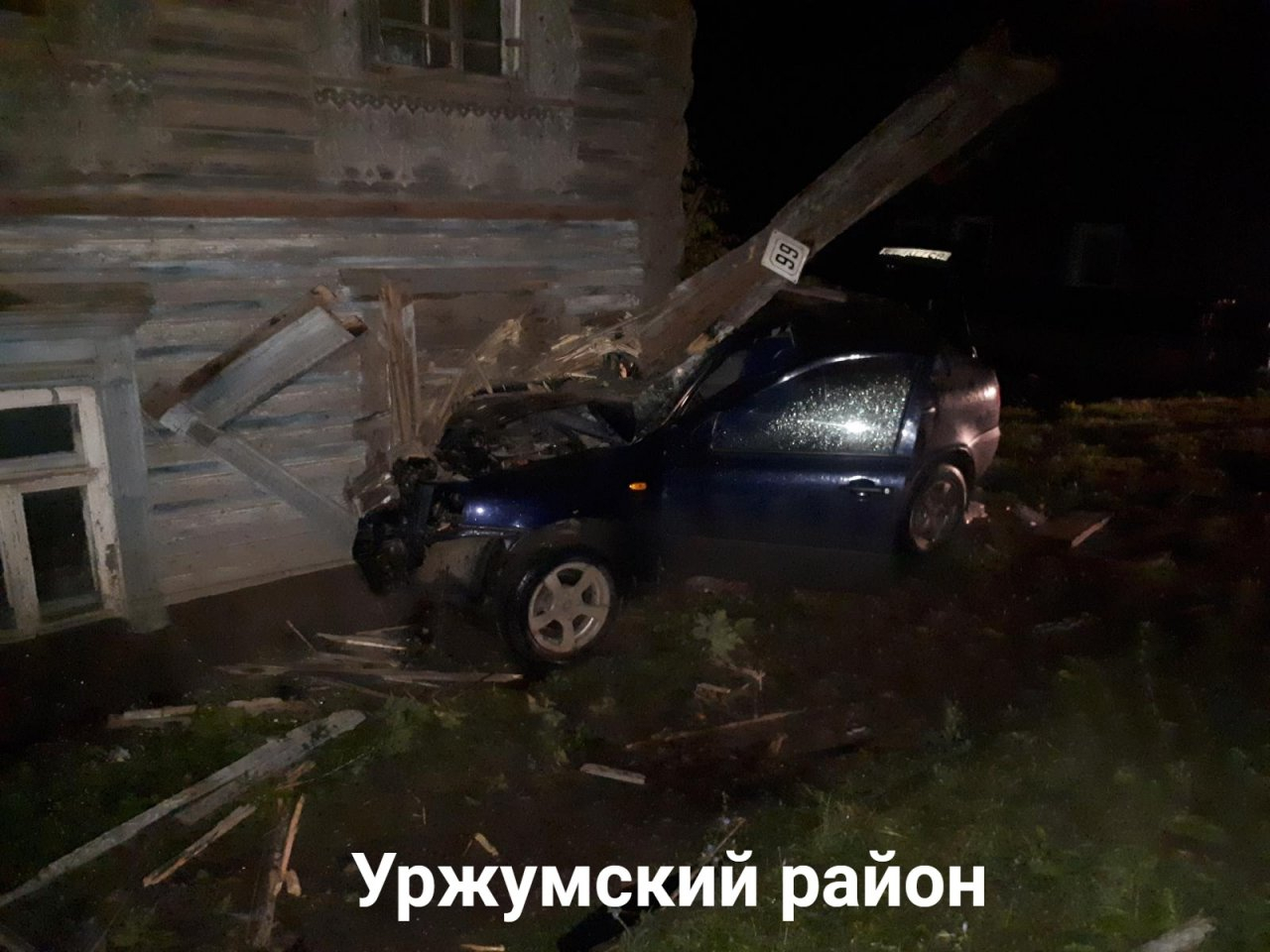Врезался в дом и погиб: в Кировской области произошли две смертельные аварии