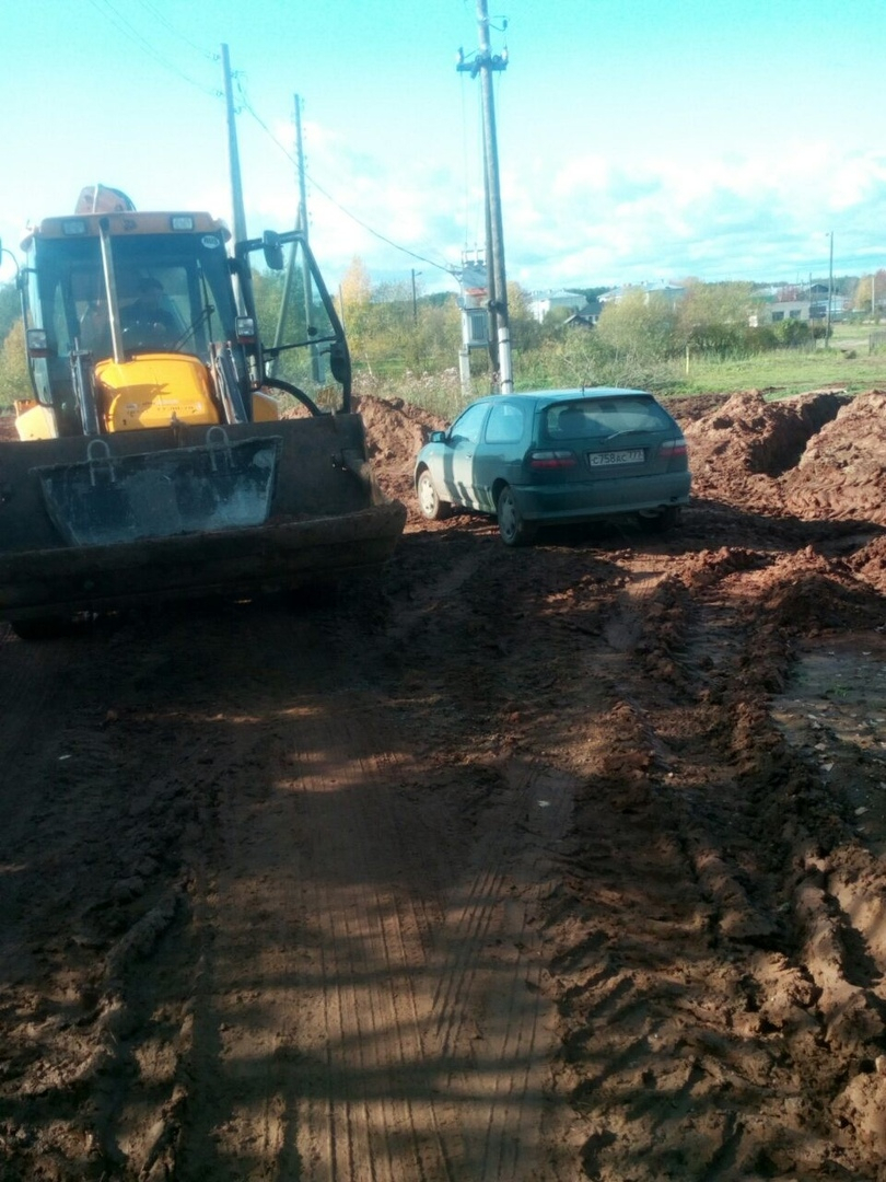Жители Бобино перекрыли дорогу спецтехнике к месту строительства детсада