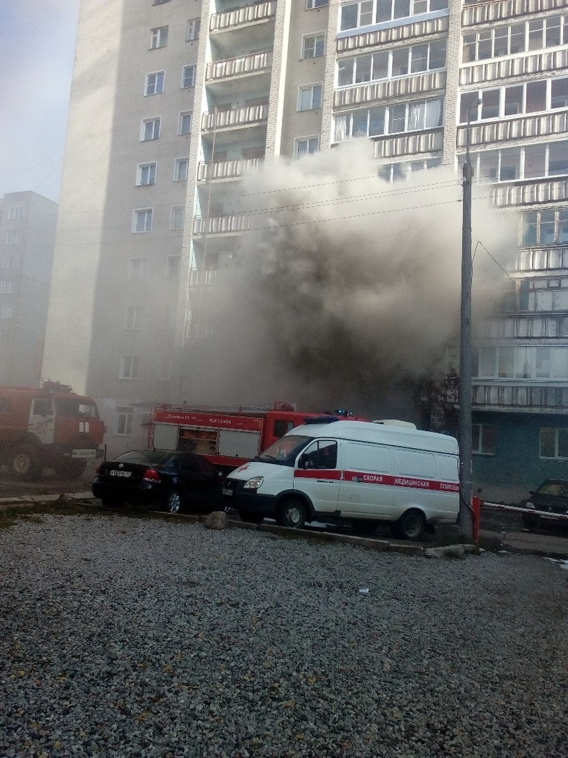 В Кирове из задымленного подъезда эвакуировали десятки людей
