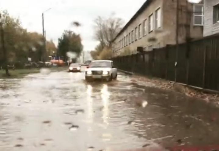 Ливневка работает исправно: специалисты прокомментировали затопление улицы Комсомольской