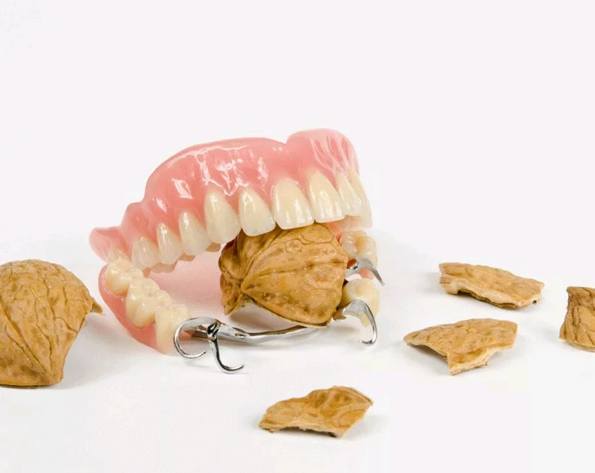 50 процентов людей за 30 лет страдают от потери зубов