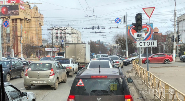 Киров встал: с утра в городе образовались пятибалльные пробки