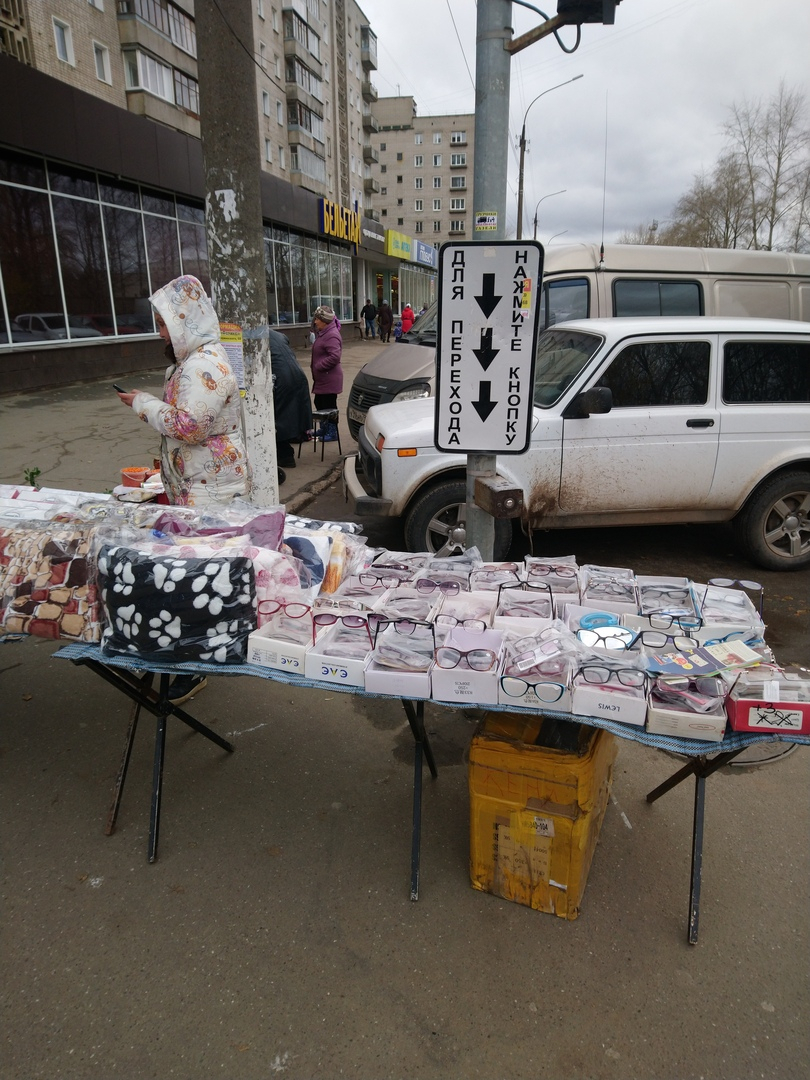 "Перекрыла пешеходный переход": кировчане пожаловались на уличных продавцов