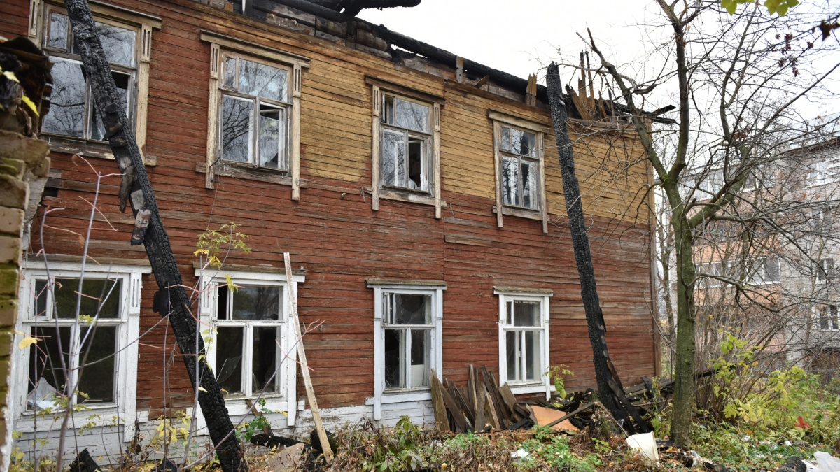 В Кирове заброшенные здания рядом со школами законсервируют