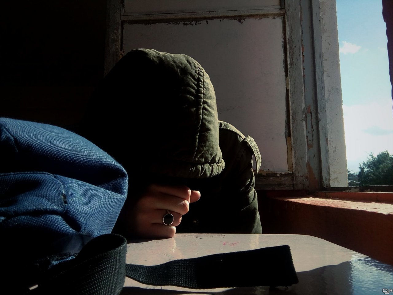 В Кировской области двое мужчин беспричинно избили подростка на улице