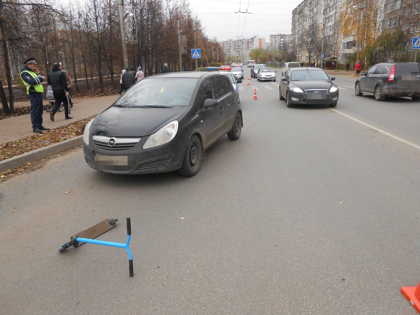 Бился в конвульсиях: в Кирове женщина на пешеходном сбила 12-летнего ребенка