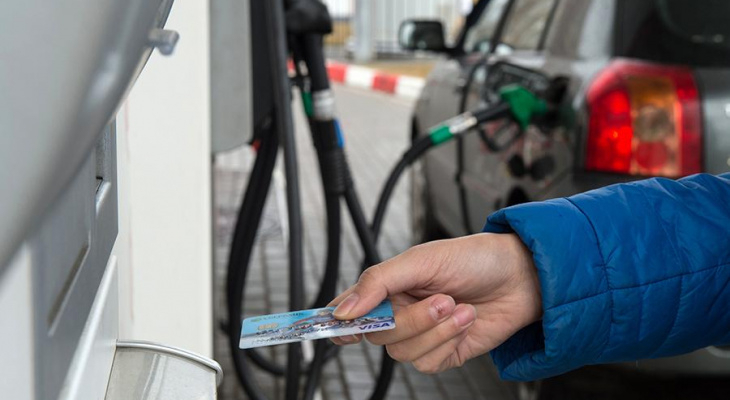 Киров возглавил рейтинг регионов ПФО с самым дорогим бензином