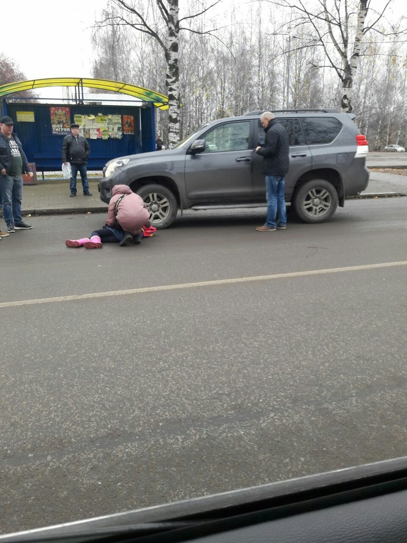В Кирове автомобиль сбил девочку, идущую по «зебре»