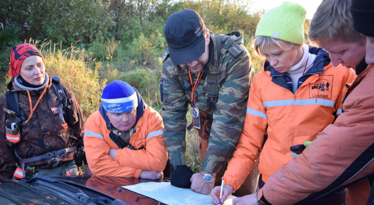 В Кировской области ищут пропавшего дедушку в сиреневых сапогах