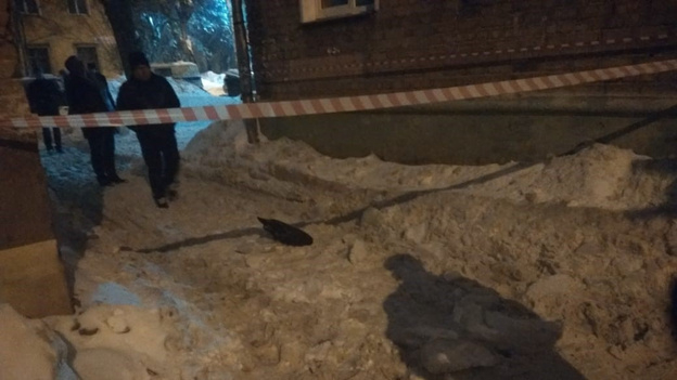 В Кирове скончалась женщина, на которую в феврале упала глыба льда