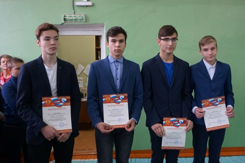 В Даровском наградили школьников за спасение людей из пожара