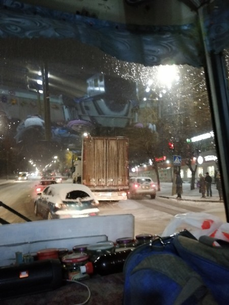ДТП, вставшие фуры и троллейбусы: последствия ледяного дождя в Кирове