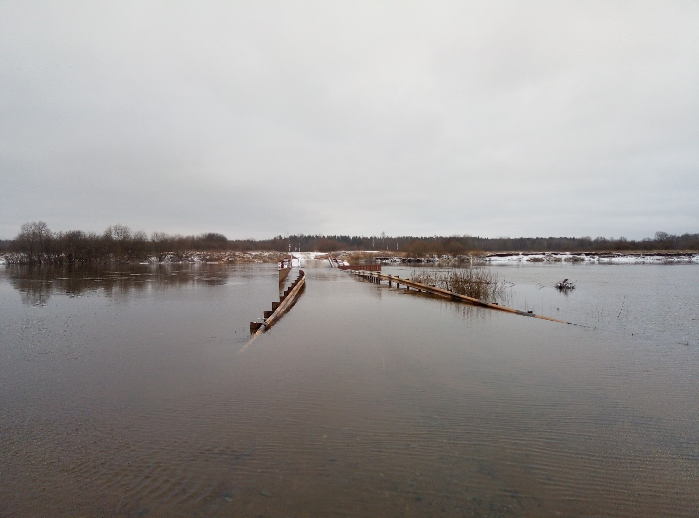Реки поднялись на 2 метра, затопило гаражи и улицы: последствия паводка в Кировской области
