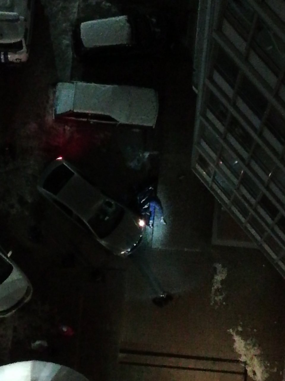 В Кирове из окна 9-этажки выпала девушка