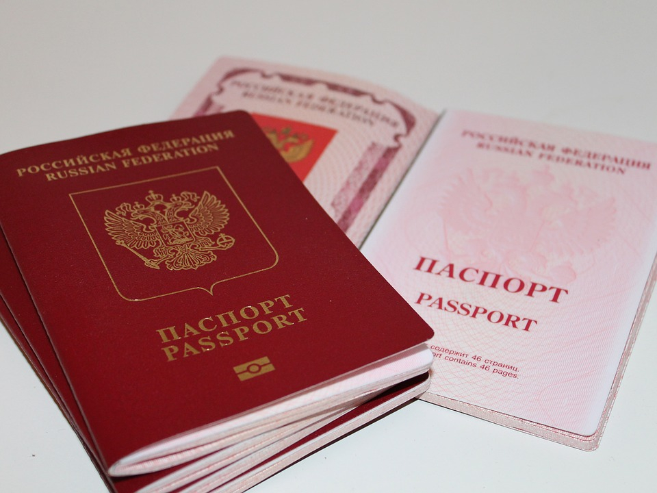 В Кирове менеджер оператора сотовой связи продавал паспортные данные клиентов