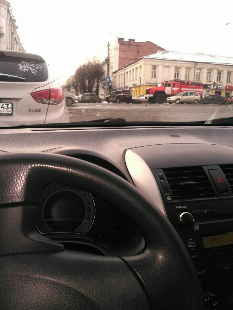 В центре Кирова оцепили здание: на месте работает ОМОН