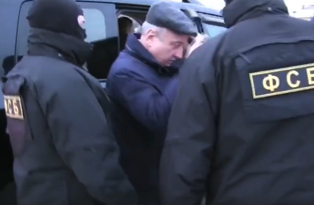 Видео: задержание экс-главы Кирова Владимира Быкова и обыск в его доме