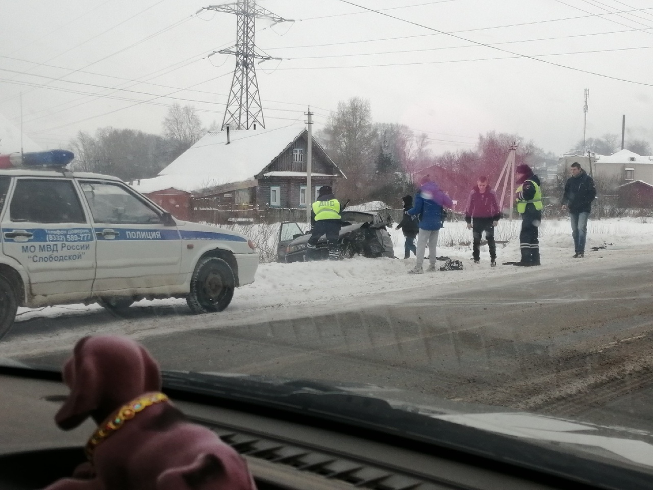 Утром в Слободском районе лоб в лоб столкнулись ВАЗ и фура Volvo