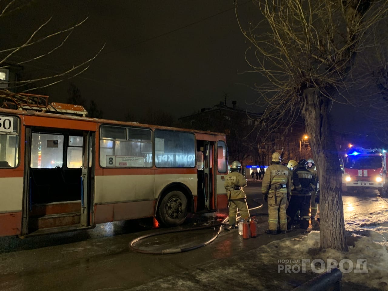 В Кирове во время движения загорелся троллейбус