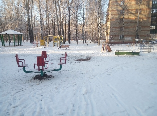 После трагедии в Пензе в Кирове снесут минимум 380 детских площадок и парковок