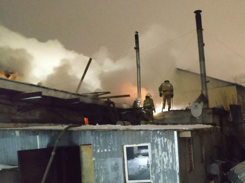 В Кирове почти три часа тушили пожар на производстве биотоплива