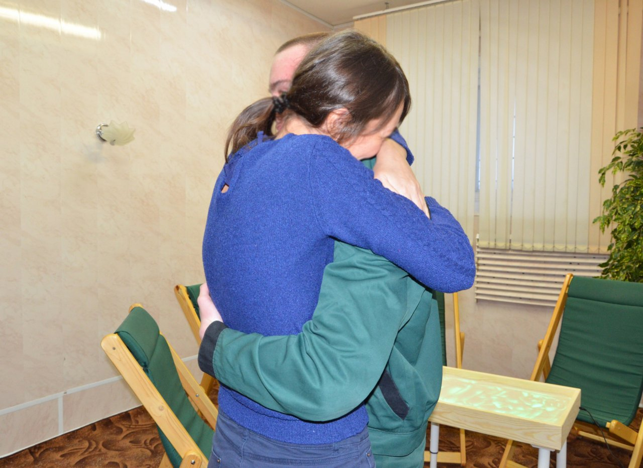 "Я обрадовался, что смогу увидеть маму не через решетку": подростки из СИЗО обняли родителей