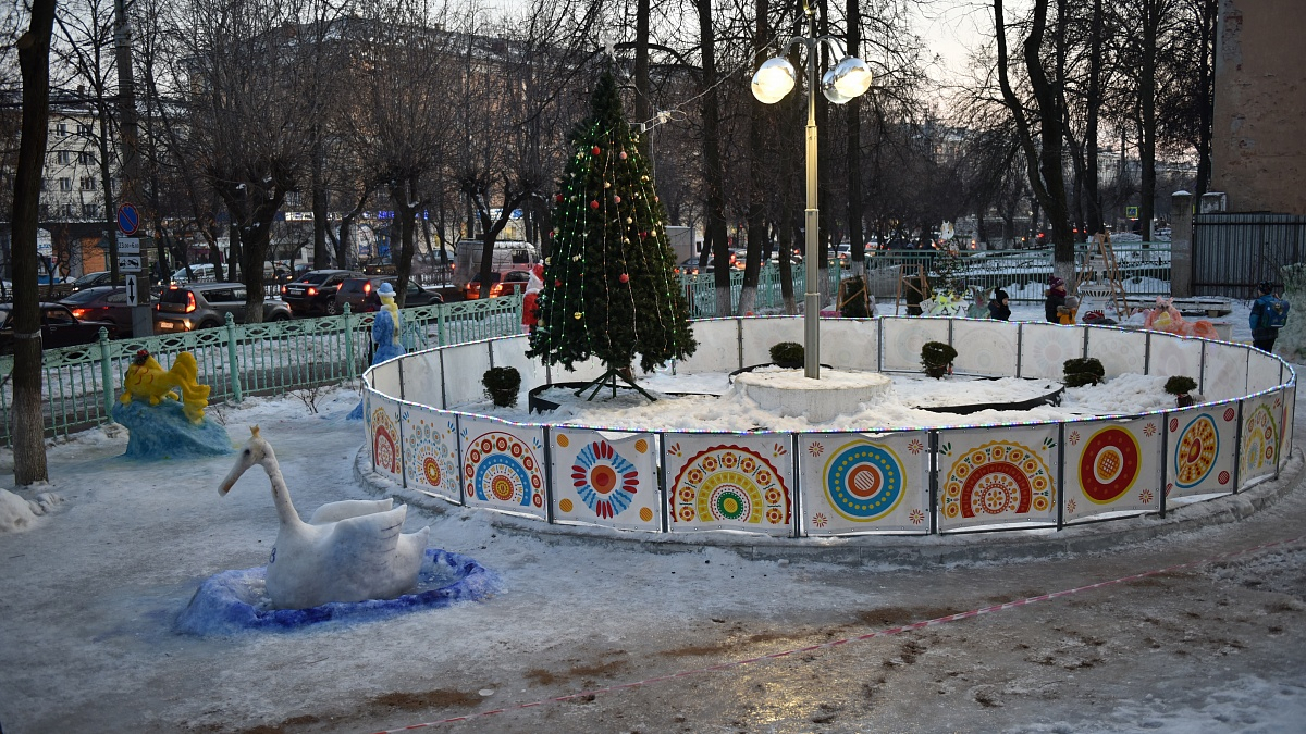 В Кирове определили самую новогоднюю школу