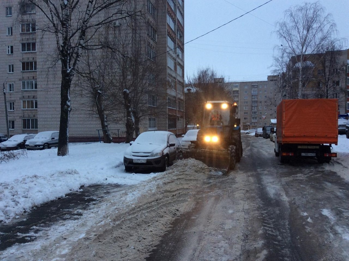 В администрации Кирова рассказали, как водители мешают уборке снега
