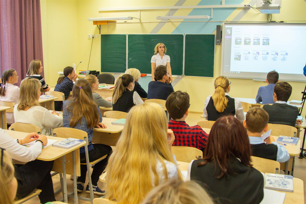 Без пятерок и двоек: в российских школах откажутся от оценок по трем предметам