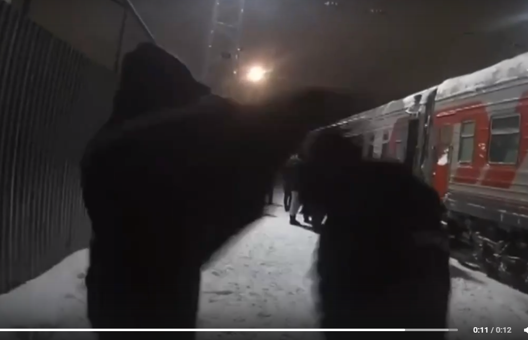 В Кирове пьяный пассажир поезда ударил полицейского