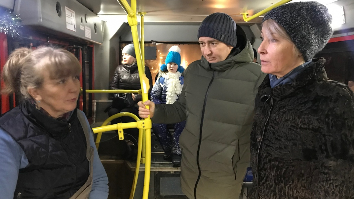 Глава Кирова провела выездную проверку автобусов после жалоб жителей